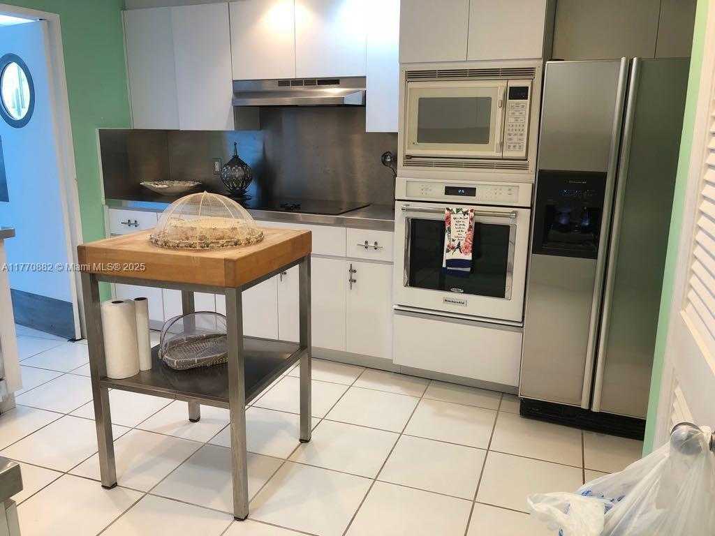 Small Image of 5255 COLLINS AVE #5D, Miami Beach Number 9