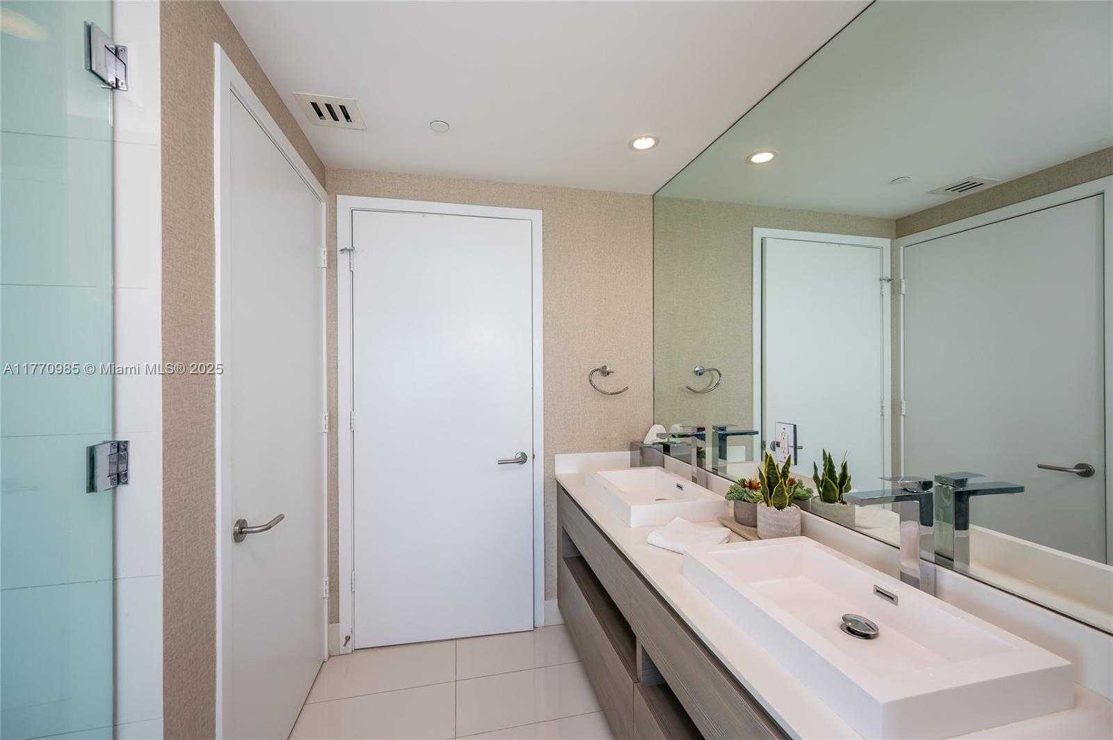 Small Image of 460 NORTH EAST 28TH ST #3208, Miami Number 18