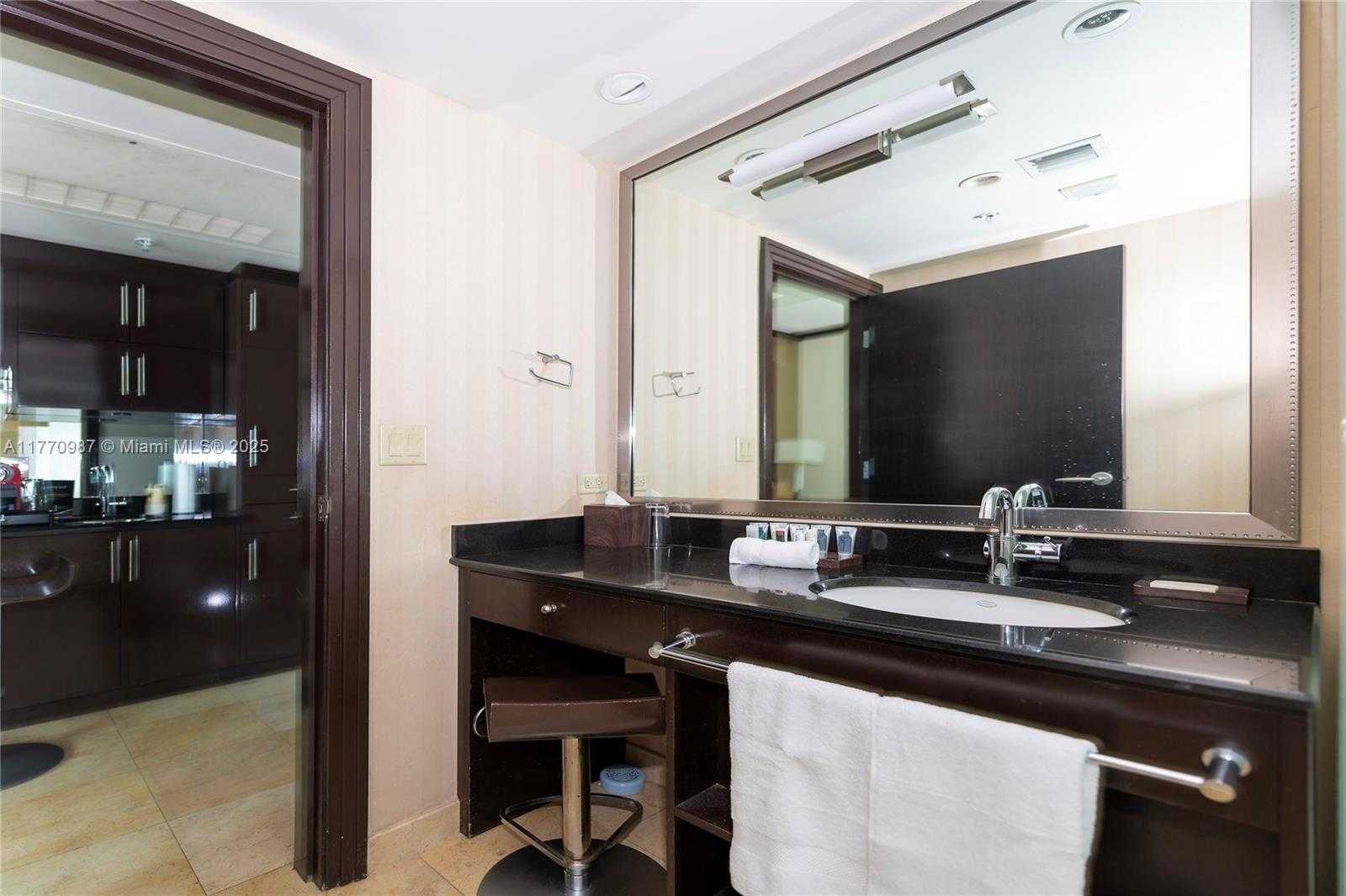 Small Image of 1437 COLLINS AVE #PH23, Miami Beach Number 13