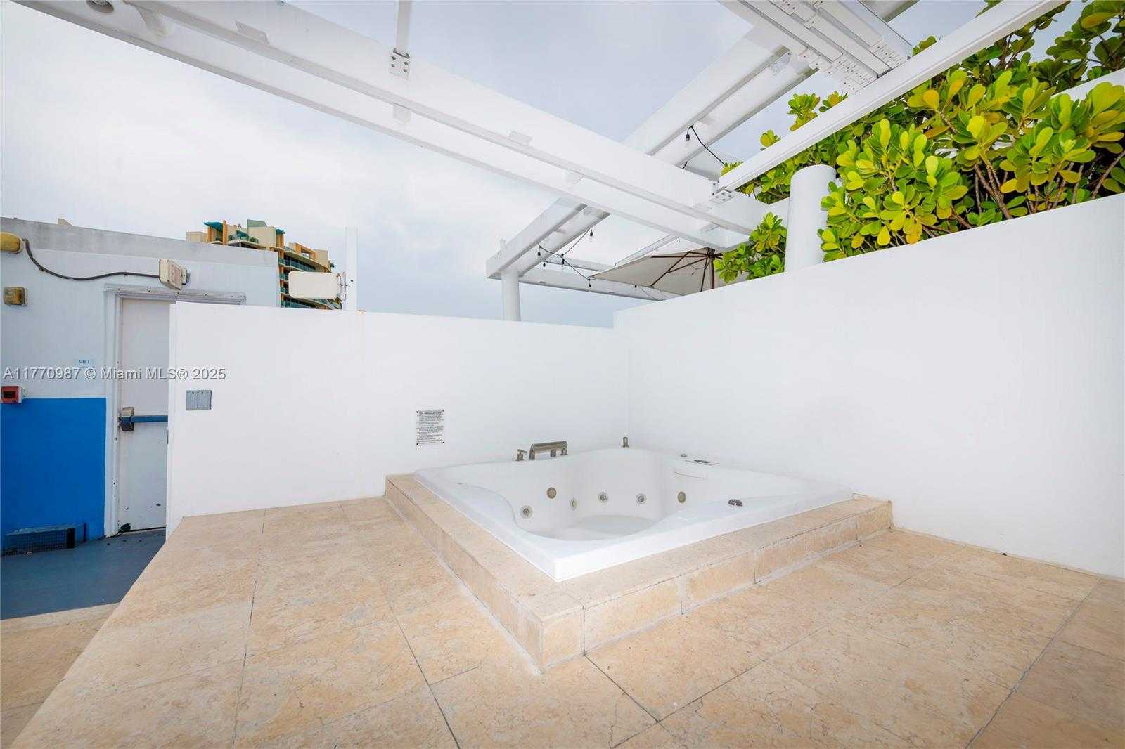 Small Image of 1437 COLLINS AVE #PH23, Miami Beach Number 15
