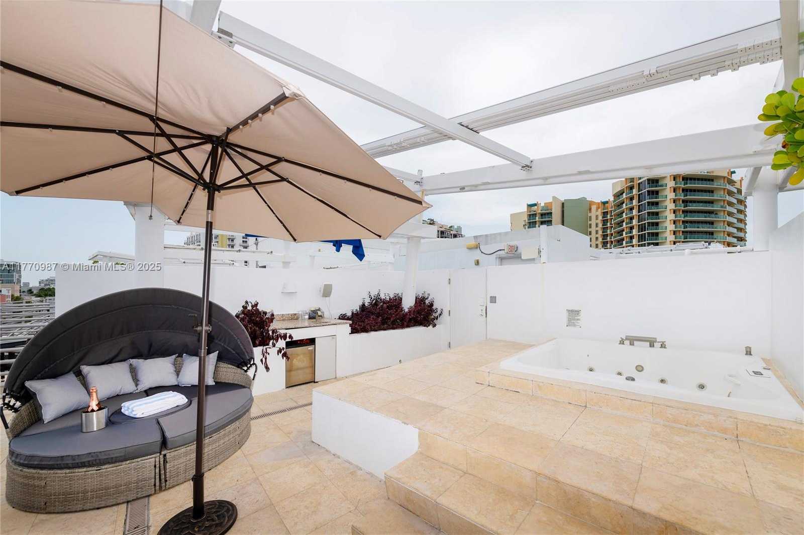 Small Image of 1437 COLLINS AVE #PH23, Miami Beach Number 16