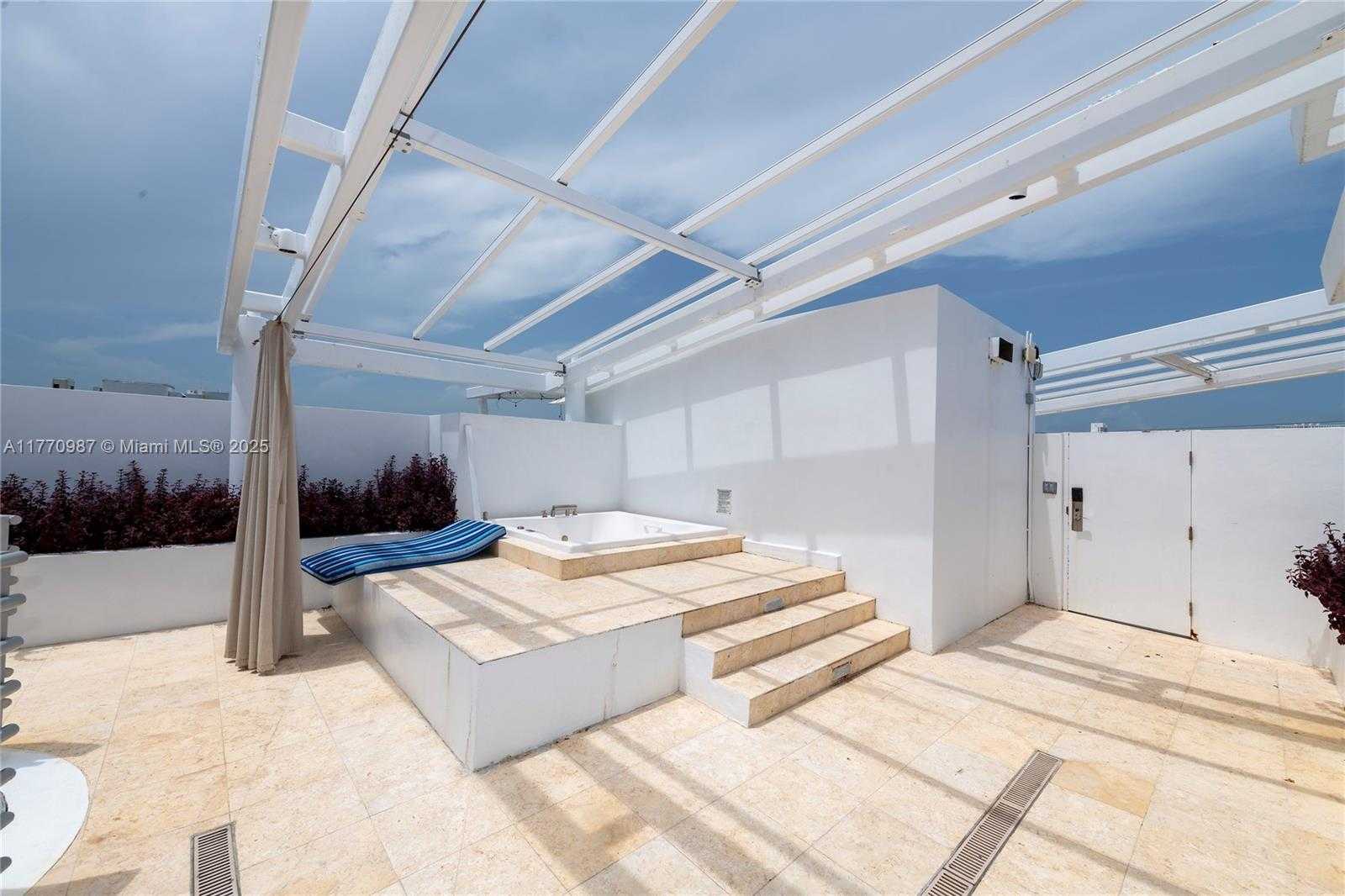 Small Image of 1437 COLLINS AVE #PH23, Miami Beach Number 2