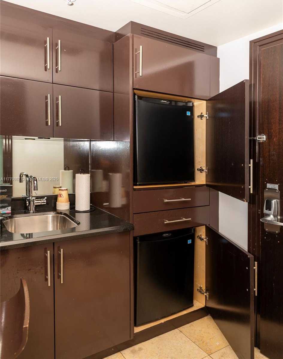 Small Image of 1437 COLLINS AVE #PH23, Miami Beach Number 45