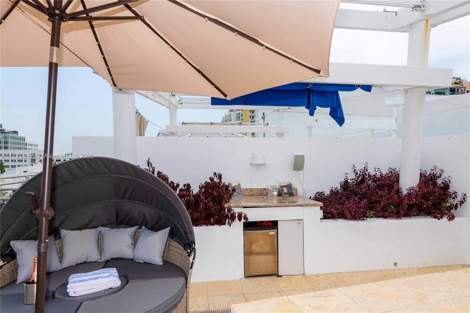 Small Image of 1437 COLLINS AVE #PH23, Miami Beach Number 7