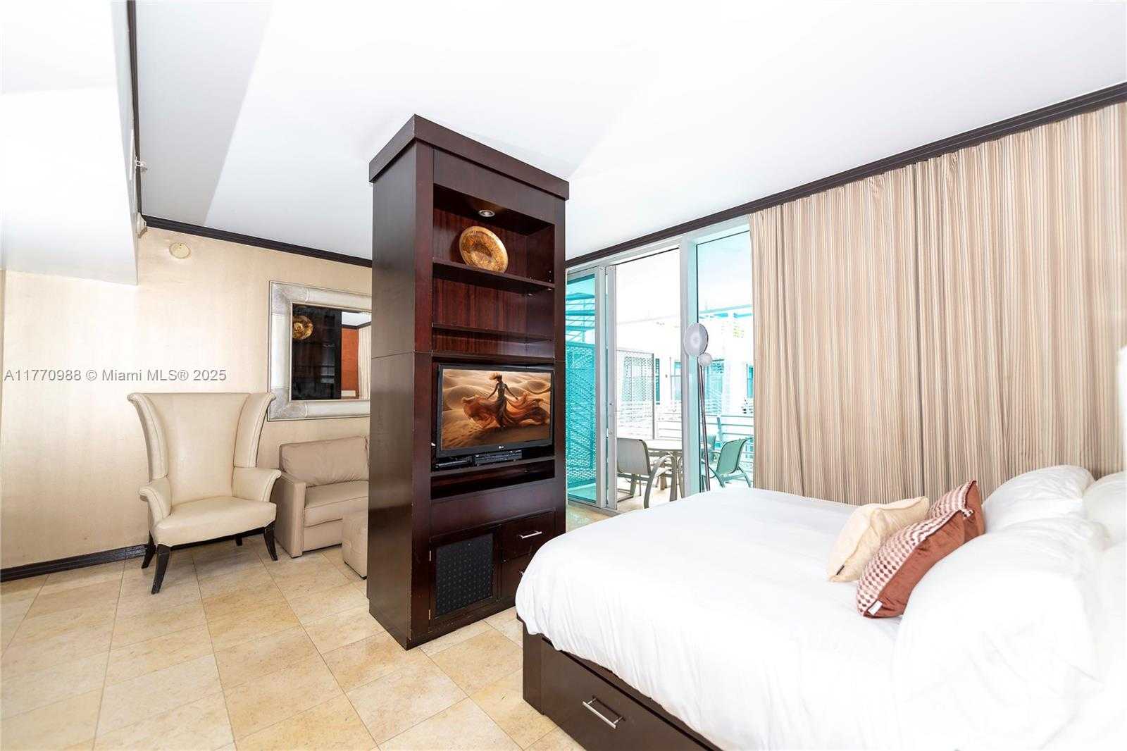 Small Image of 1437 COLLINS AVE #PH26, Miami Beach Number 10