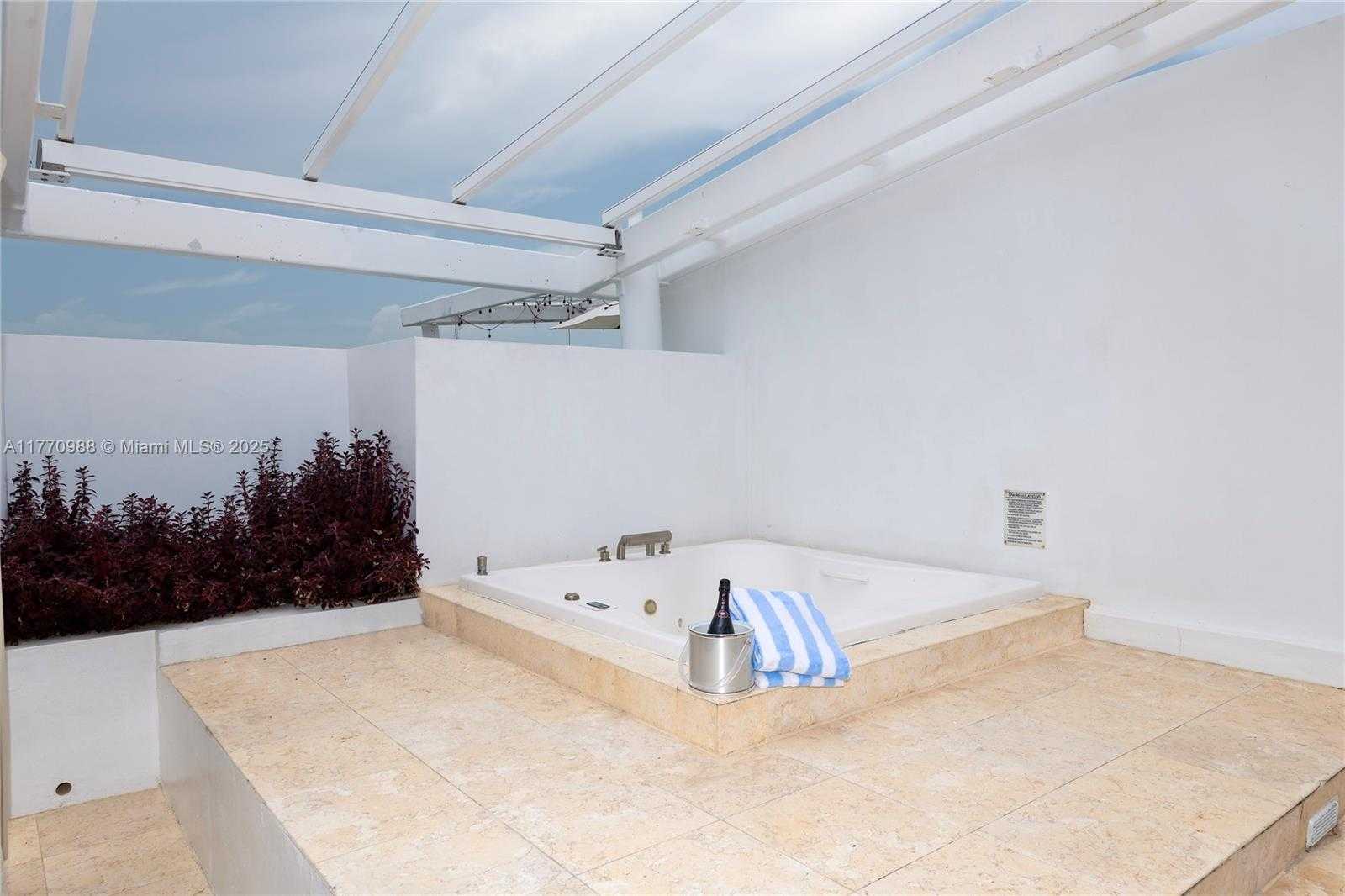 Small Image of 1437 COLLINS AVE #PH26, Miami Beach Number 23