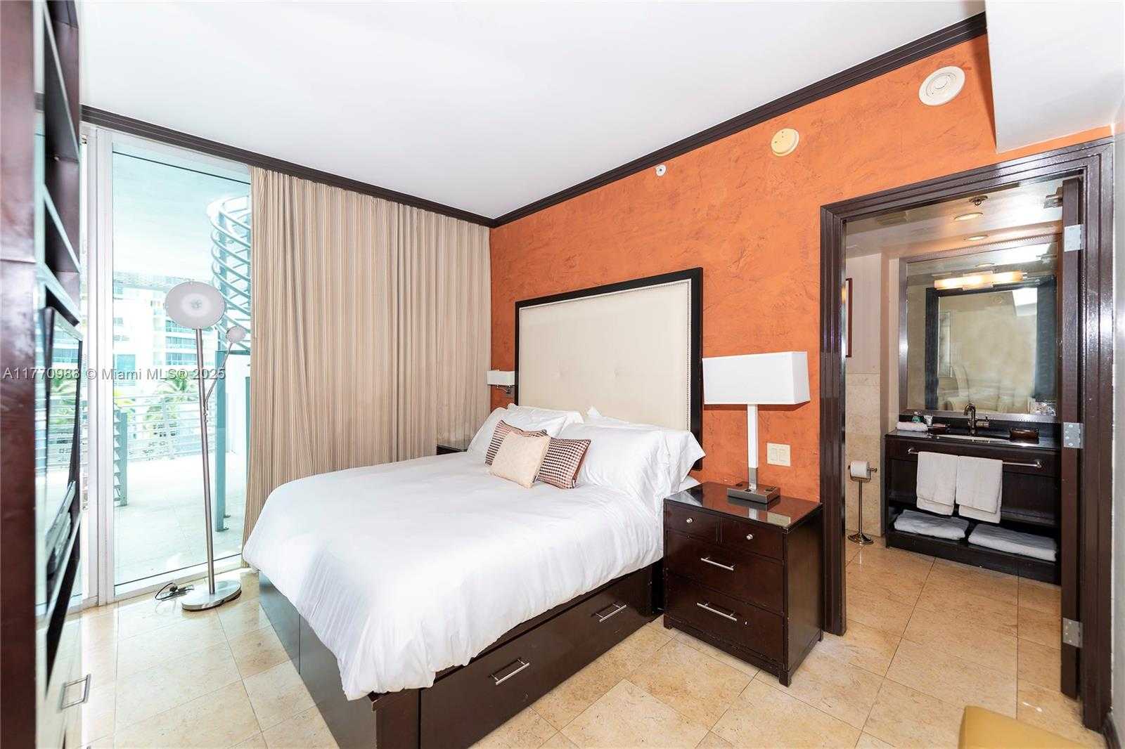 Small Image of 1437 COLLINS AVE #PH26, Miami Beach Number 3