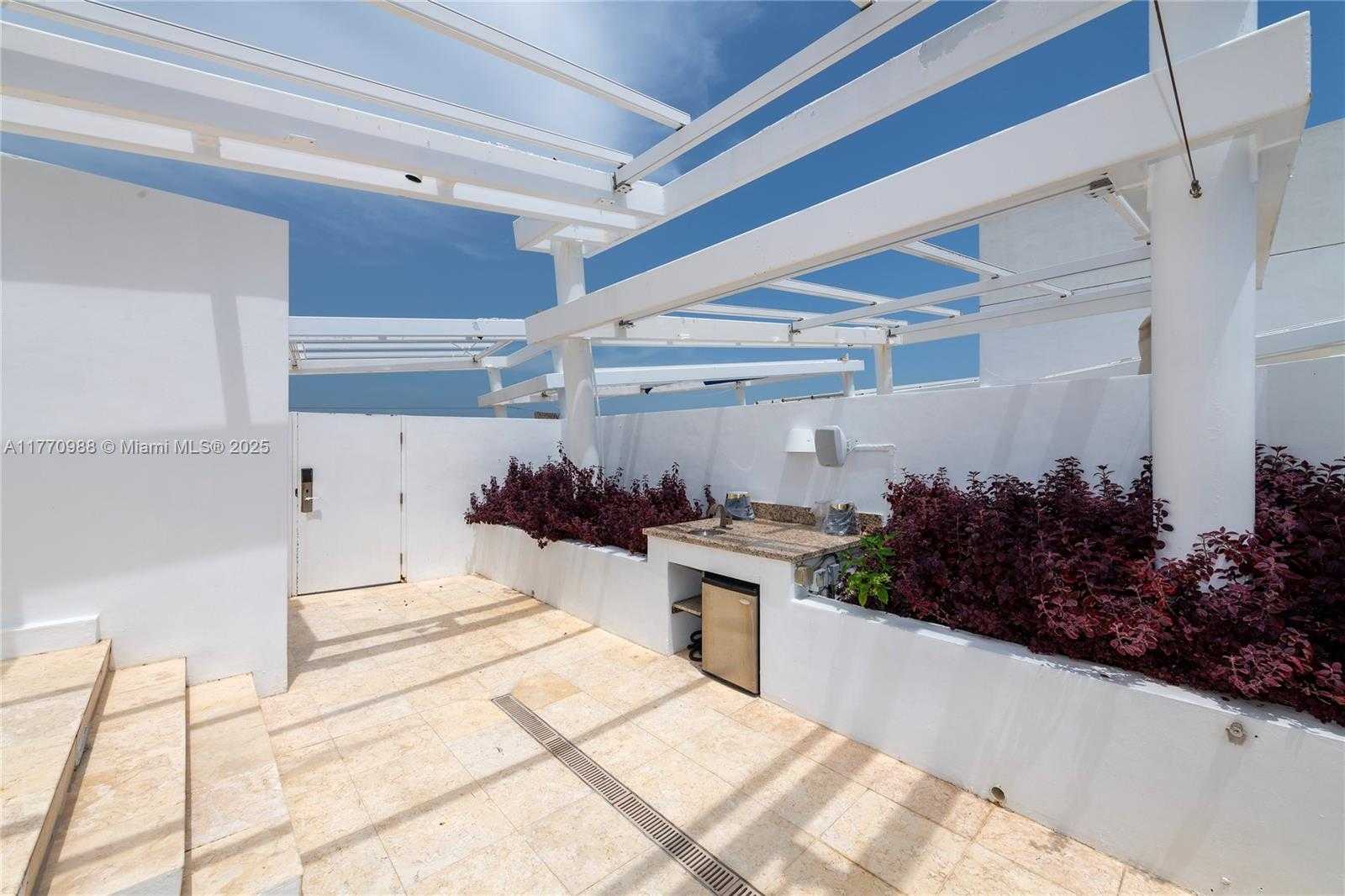 Small Image of 1437 COLLINS AVE #PH26, Miami Beach Number 5