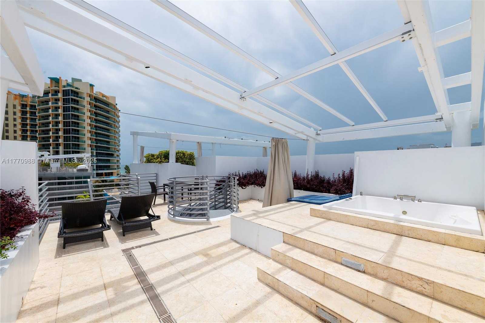 Small Image of 1437 COLLINS AVE #PH26, Miami Beach Number 7