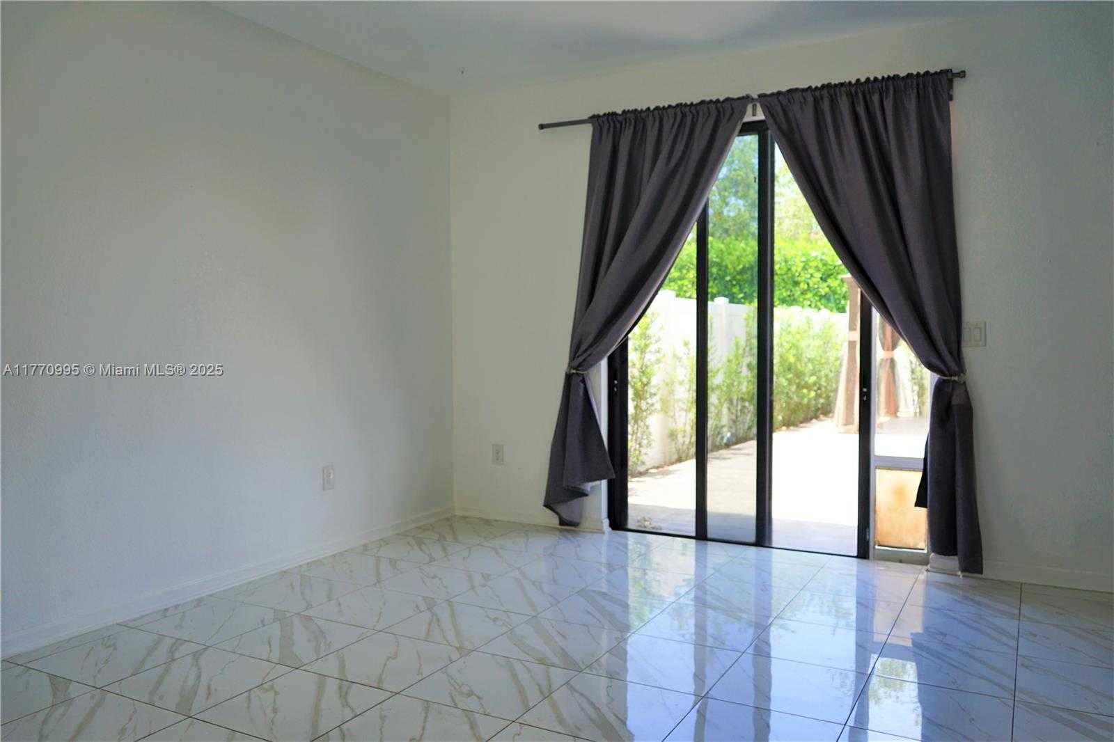Small Image of 3365 WEST 91 TERR, Hialeah Number 11