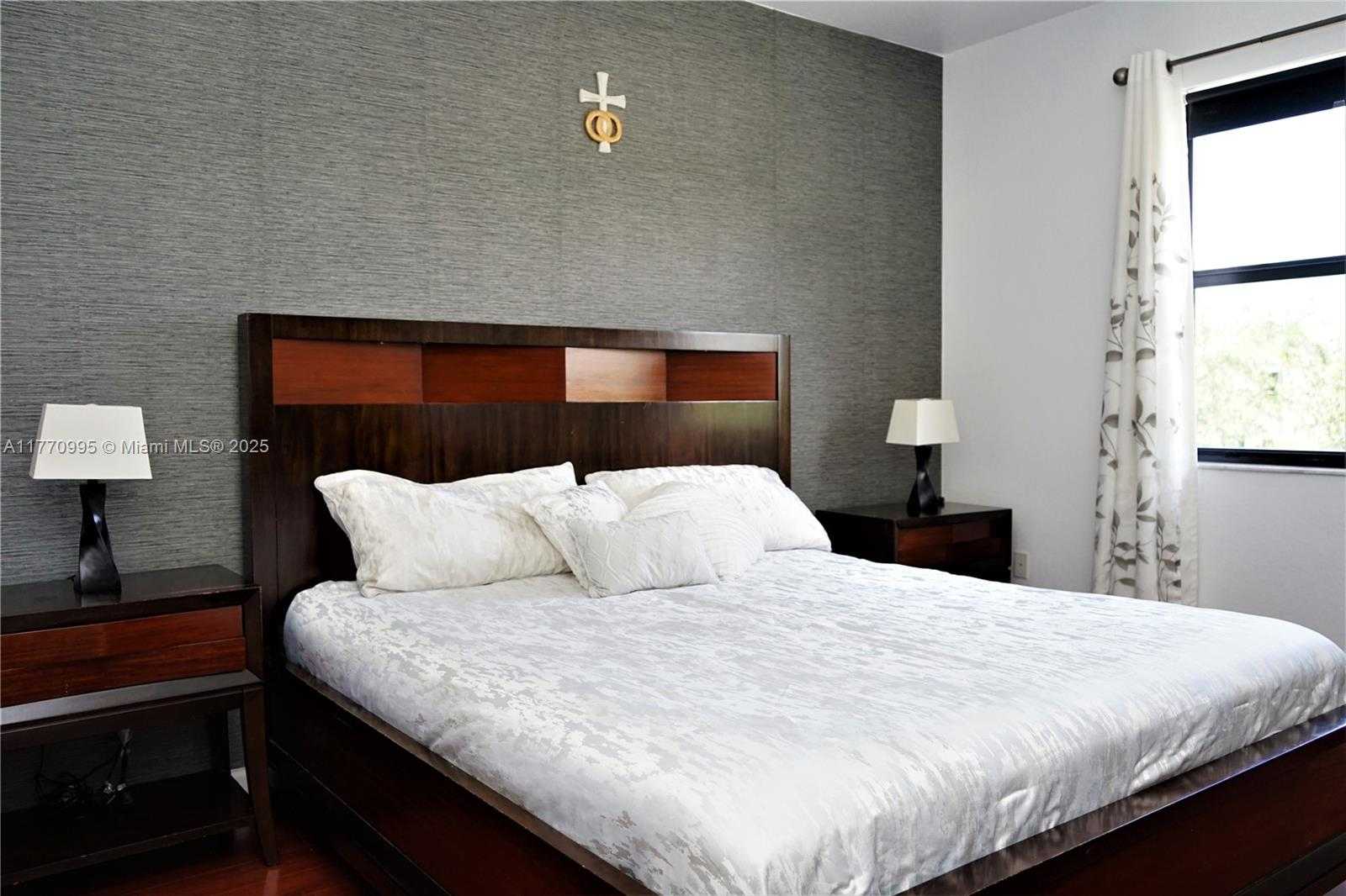 Small Image of 3365 WEST 91 TERR, Hialeah Number 17