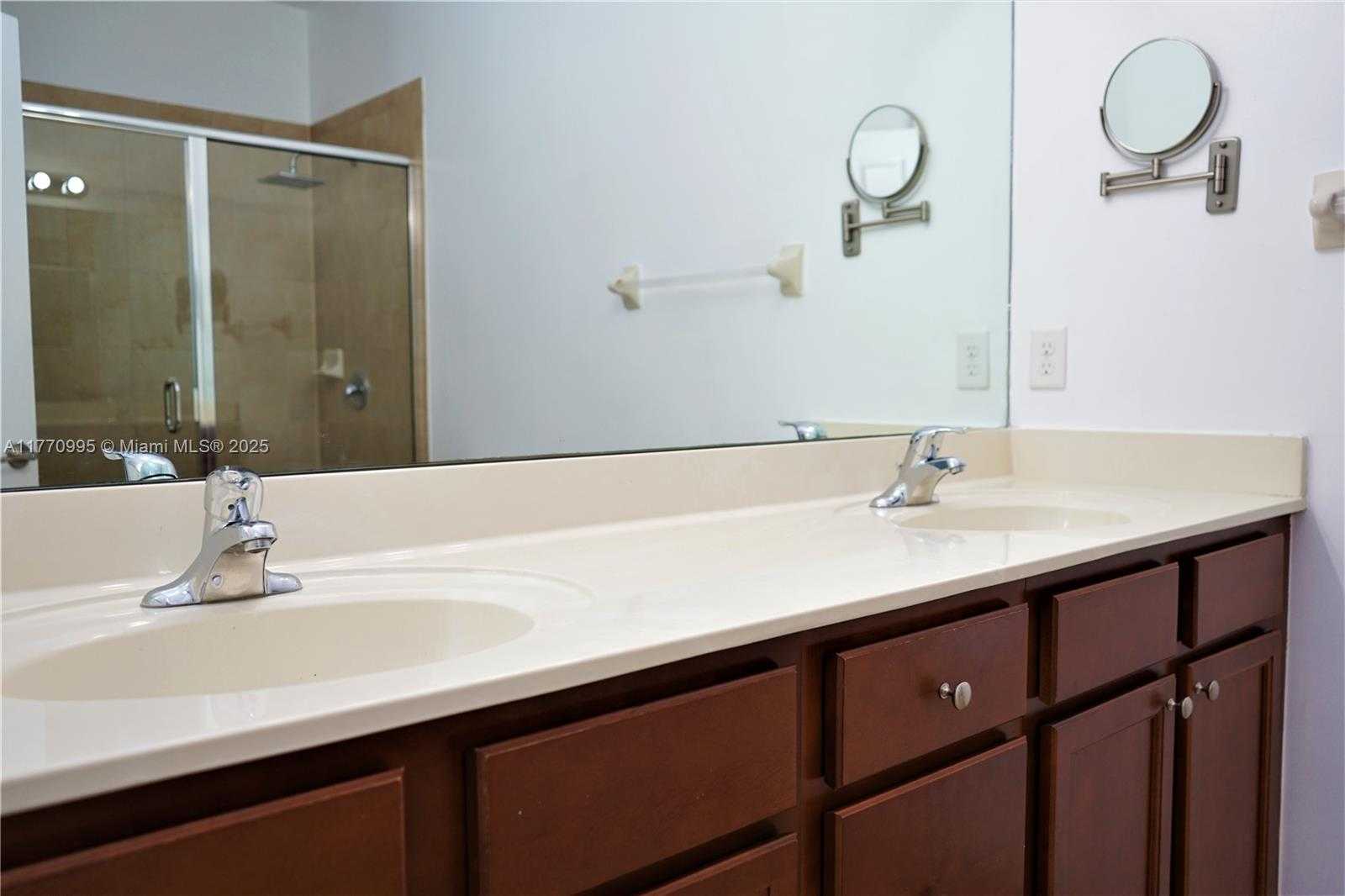 Small Image of 3365 WEST 91 TERR, Hialeah Number 18