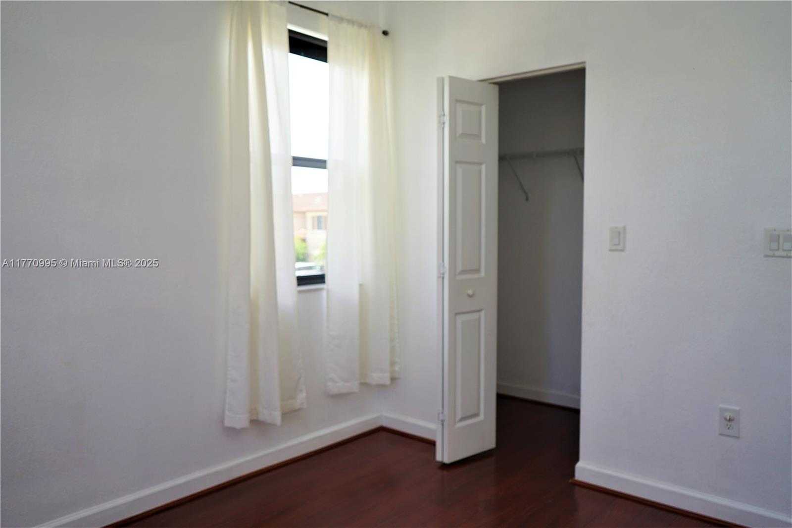 Small Image of 3365 WEST 91 TERR, Hialeah Number 21
