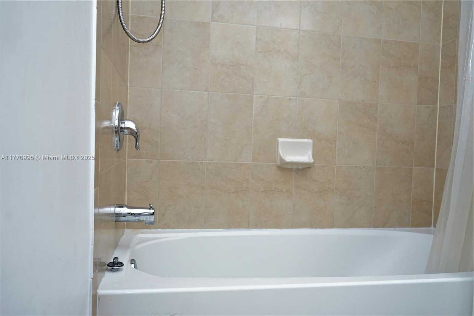 Small Image of 3365 WEST 91 TERR, Hialeah Number 22