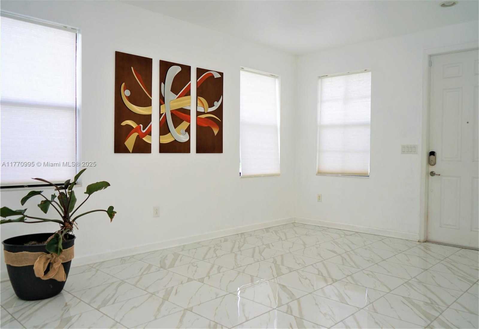 Small Image of 3365 WEST 91 TERR, Hialeah Number 4