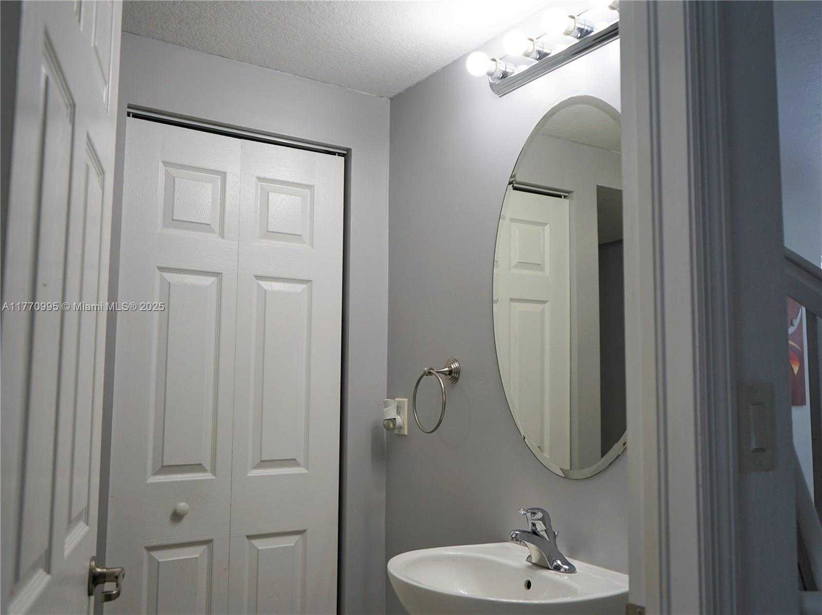 Small Image of 3365 WEST 91 TERR, Hialeah Number 7