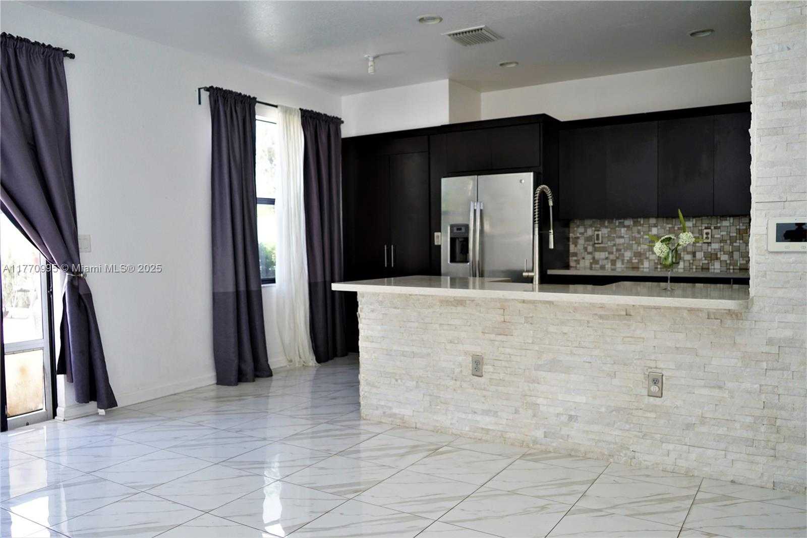 Small Image of 3365 WEST 91 TERR, Hialeah Number 8