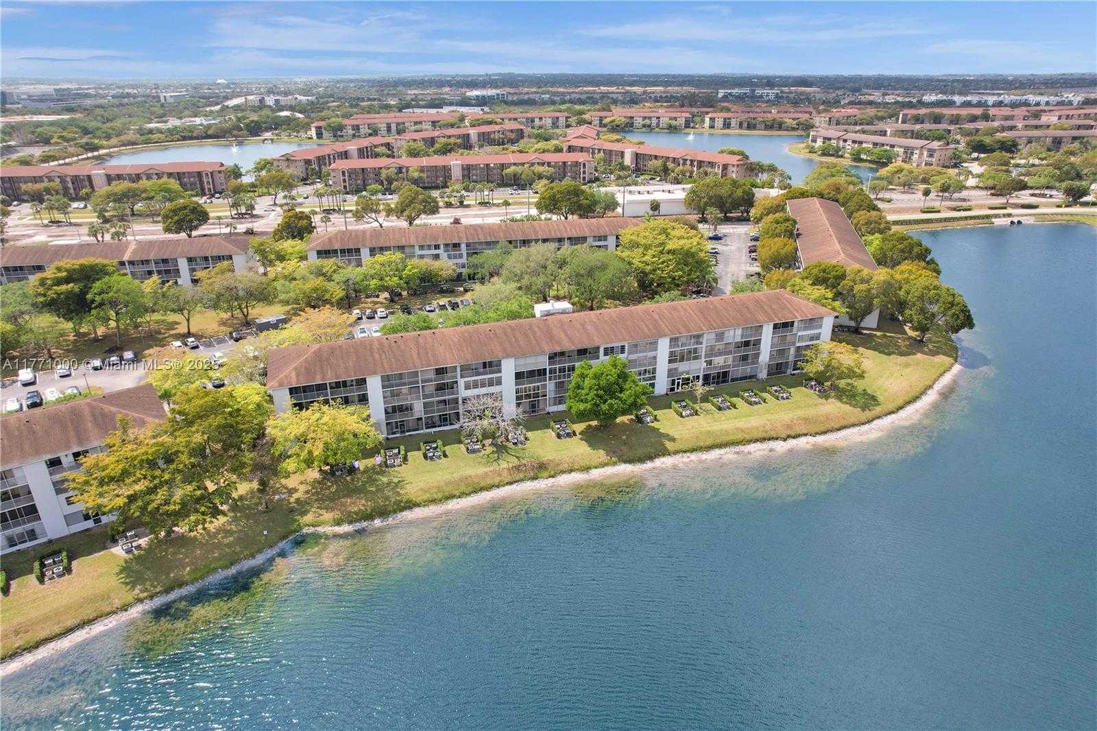 Small Image of 1301 SOUTH WEST 134TH WAY #412B, Pembroke Pines Number 2
