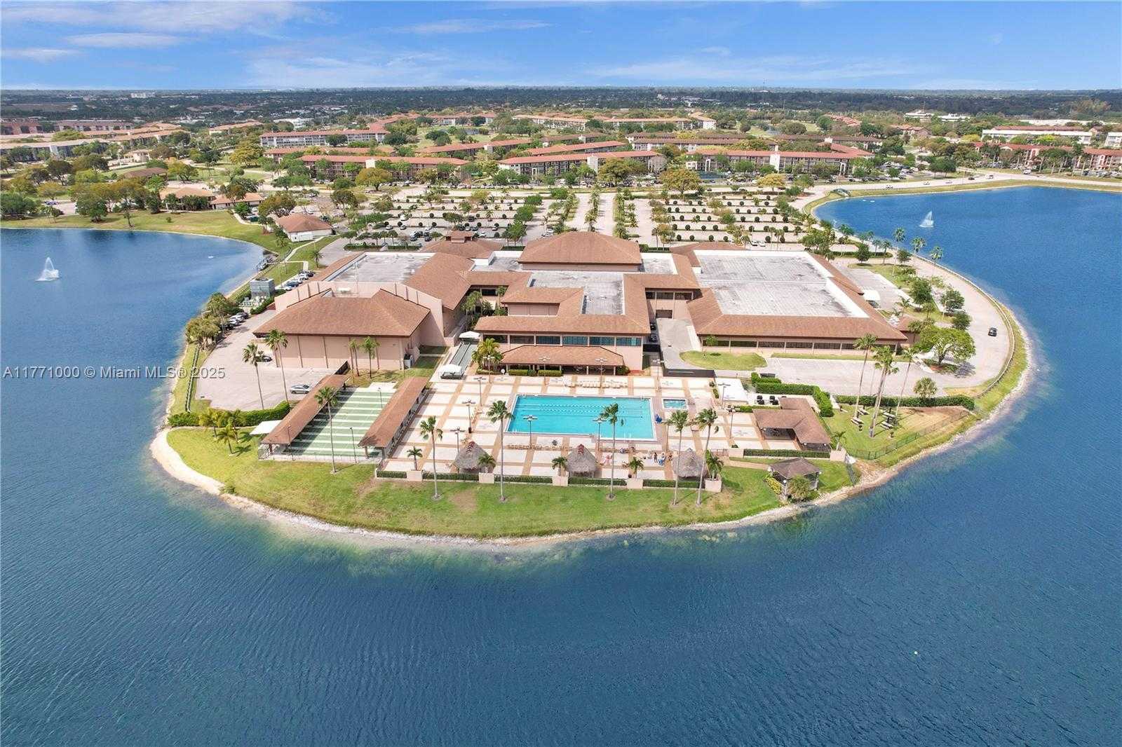 Small Image of 1301 SOUTH WEST 134TH WAY #412B, Pembroke Pines Number 3