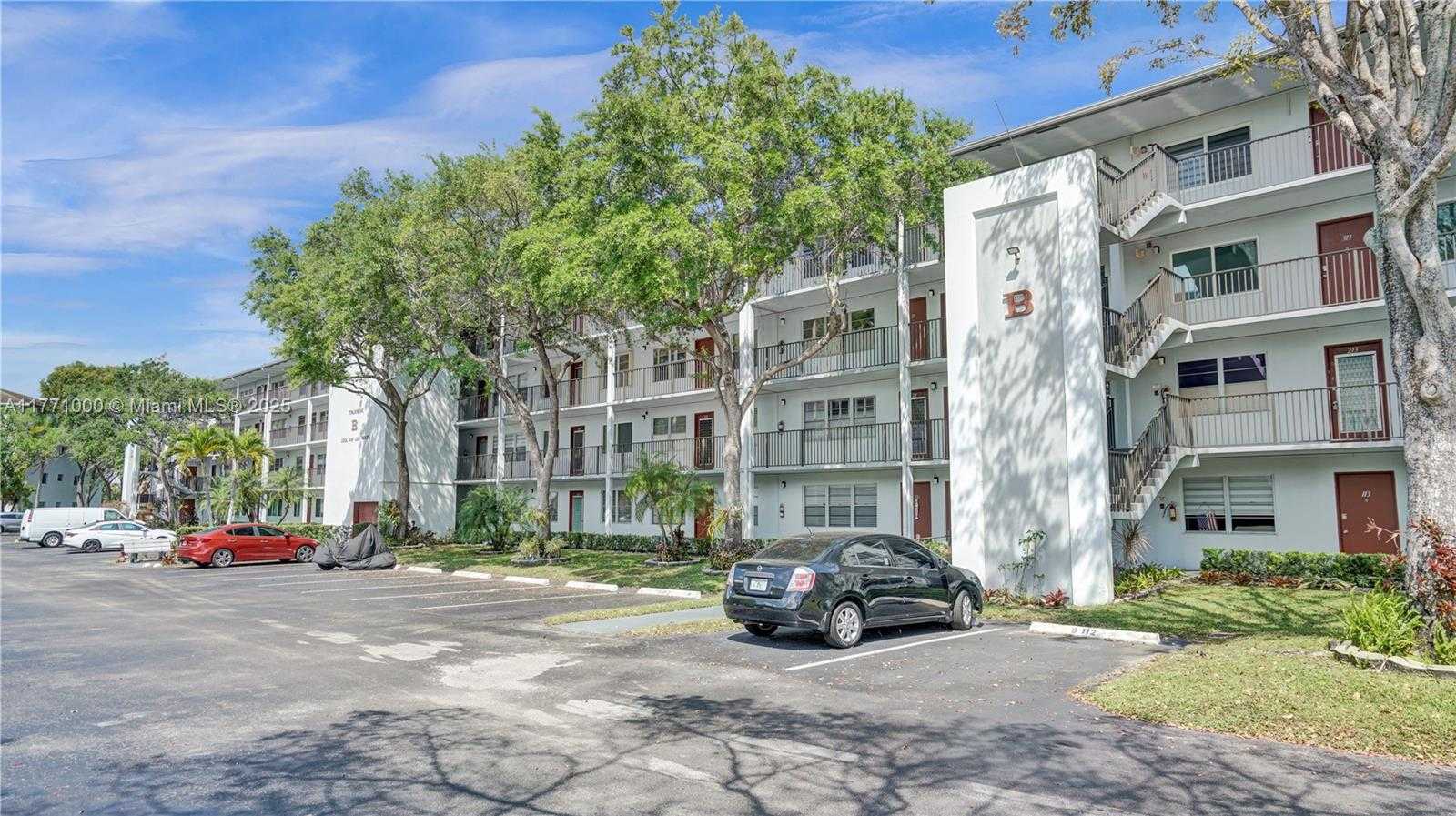Small Image of 1301 SOUTH WEST 134TH WAY #412B, Pembroke Pines Number 4