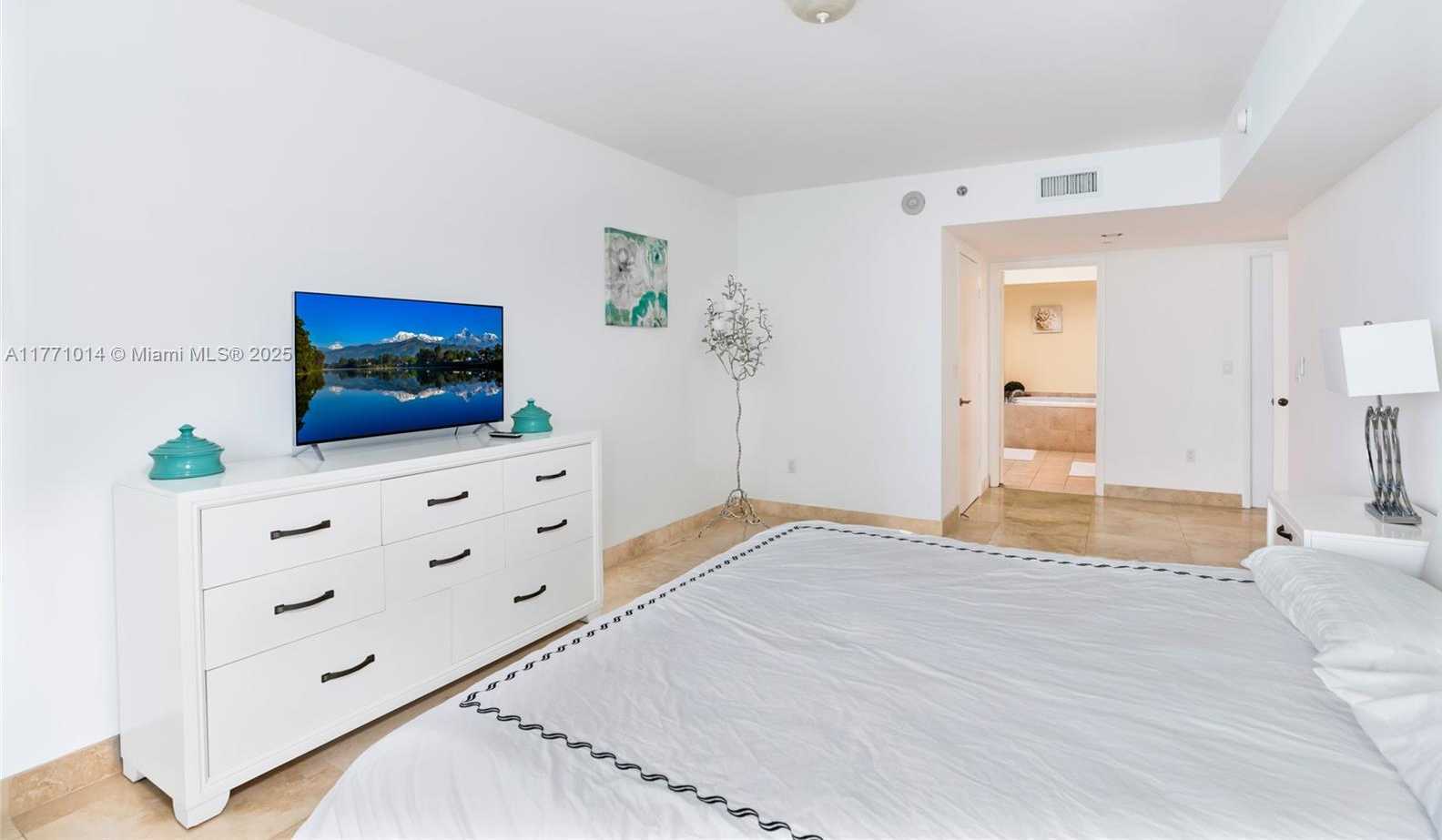 Small Image of 1830 SOUTH OCEAN DR #2808, Hallandale Beach Number 19