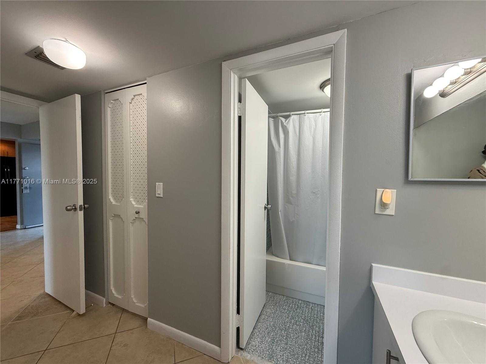 Small Image of 3401 NORTH COUNTRY CLUB DR #601, Aventura Number 14