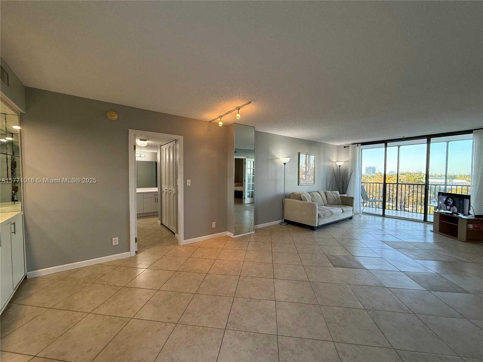 Small Image of 3401 NORTH COUNTRY CLUB DR #601, Aventura Number 16