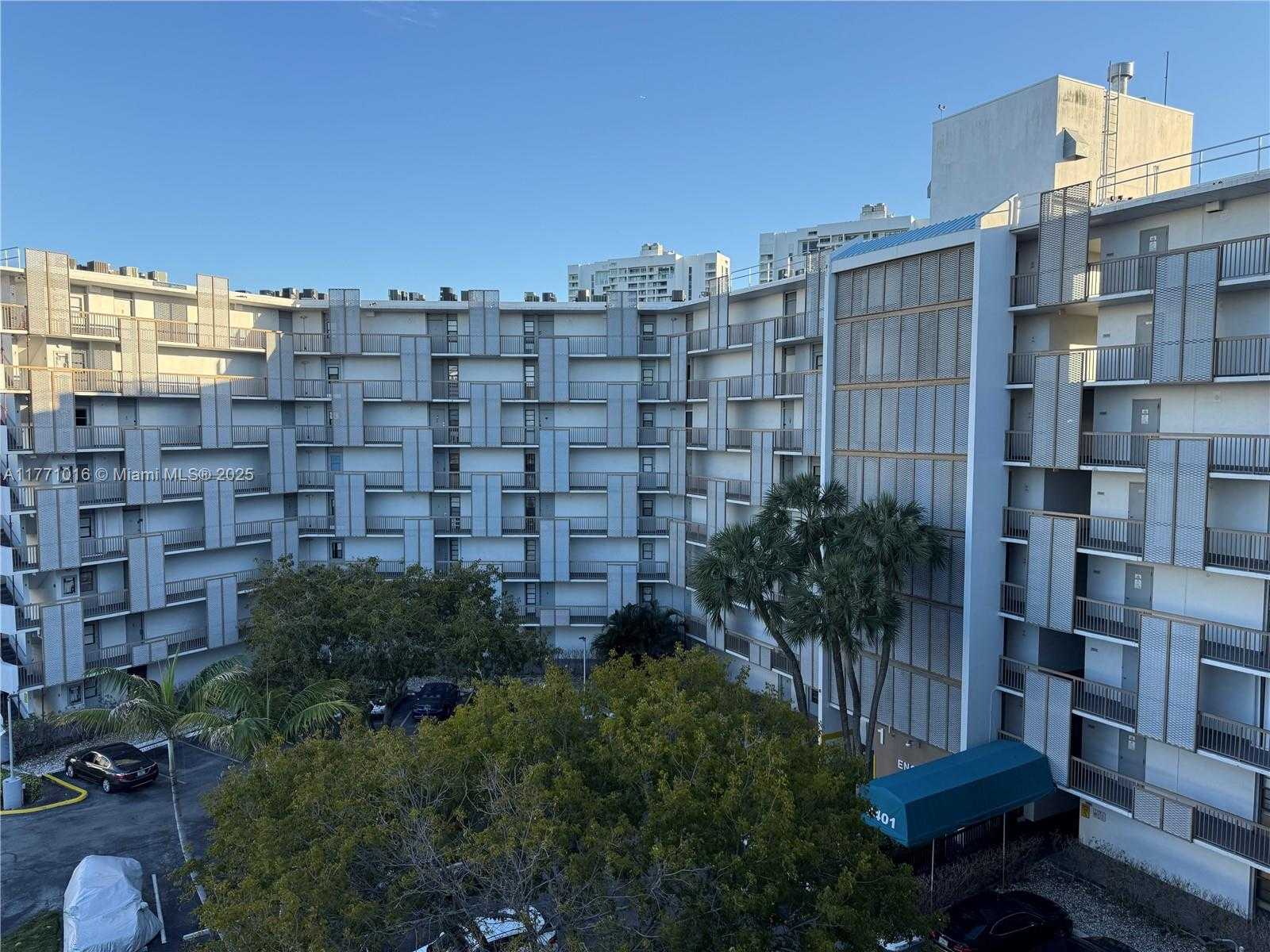 Small Image of 3401 NORTH COUNTRY CLUB DR #601, Aventura Number 24