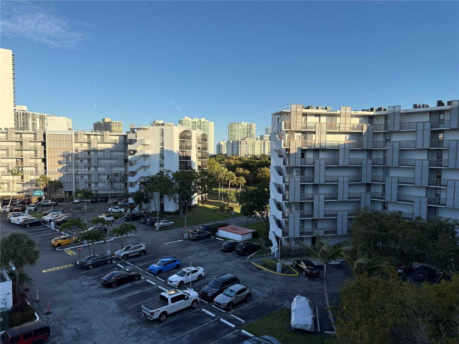 Small Image of 3401 NORTH COUNTRY CLUB DR #601, Aventura Number 25