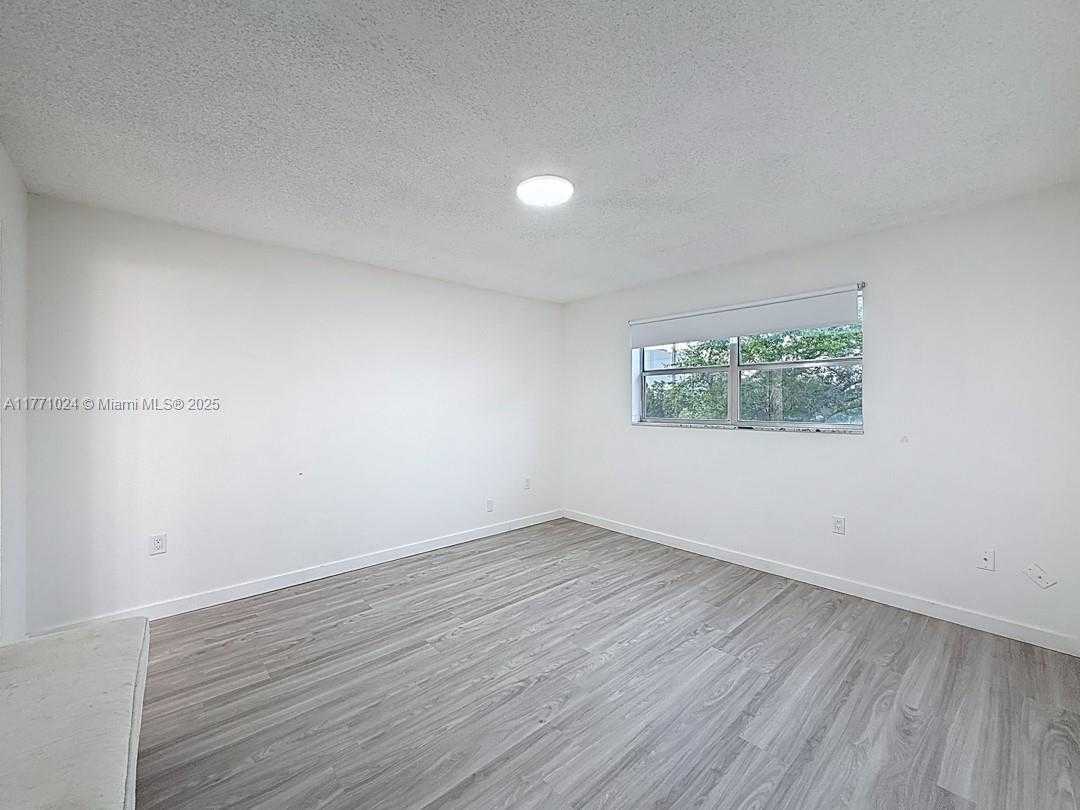 Small Image of 7991 NORTH SUNRISE LAKES DR #211, Sunrise Number 18