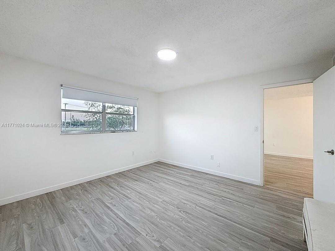 Small Image of 7991 NORTH SUNRISE LAKES DR #211, Sunrise Number 19