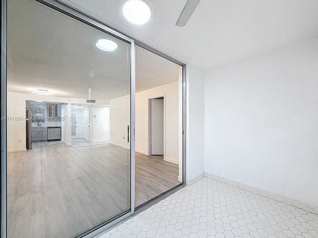 Small Image of 7991 NORTH SUNRISE LAKES DR #211, Sunrise Number 28