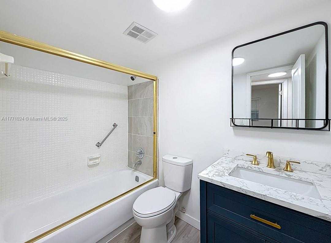 Small Image of 7991 NORTH SUNRISE LAKES DR #211, Sunrise Number 31
