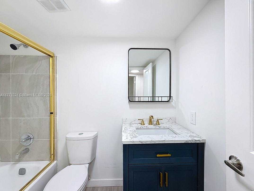 Small Image of 7991 NORTH SUNRISE LAKES DR #211, Sunrise Number 32