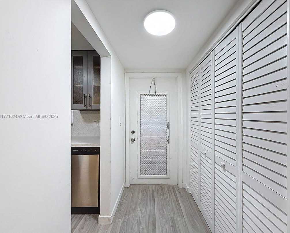 Small Image of 7991 NORTH SUNRISE LAKES DR #211, Sunrise Number 36