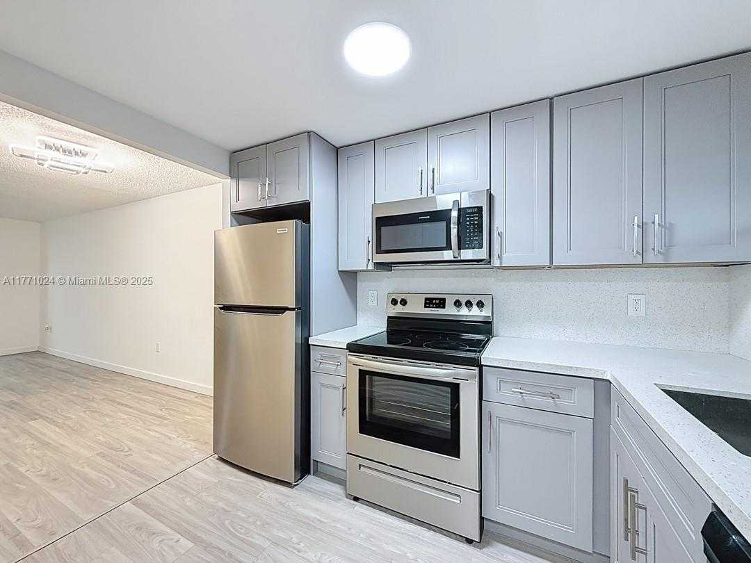 Small Image of 7991 NORTH SUNRISE LAKES DR #211, Sunrise Number 6