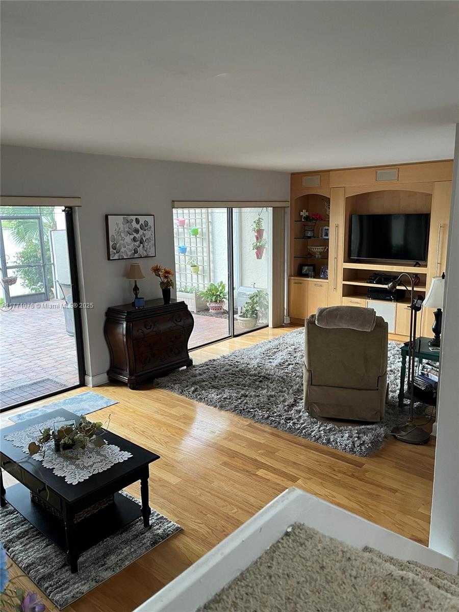 Small Image of 3092 BERMWOOD LN #238, Hollywood Number 12