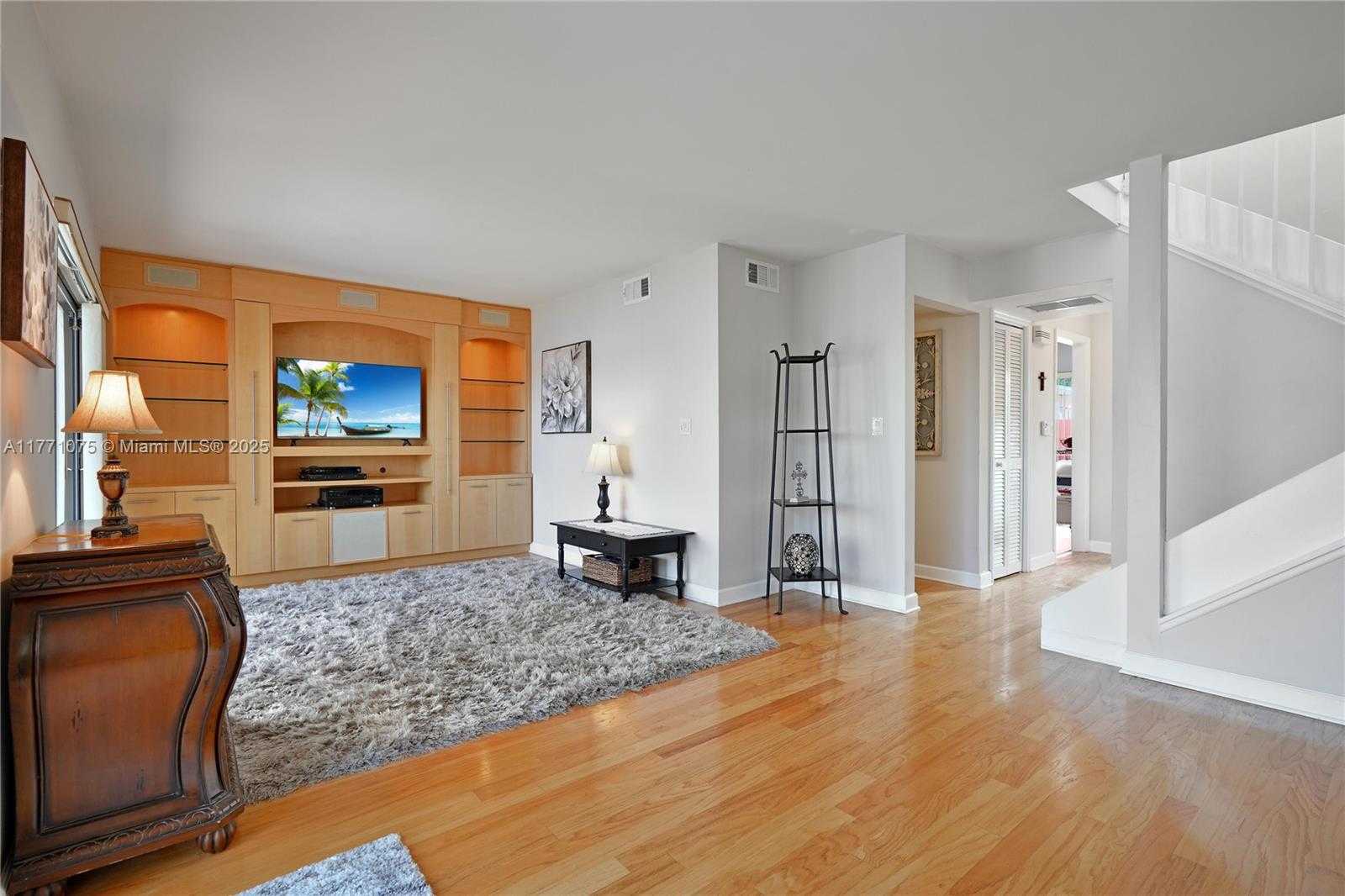 Small Image of 3092 BERMWOOD LN #238, Hollywood Number 13