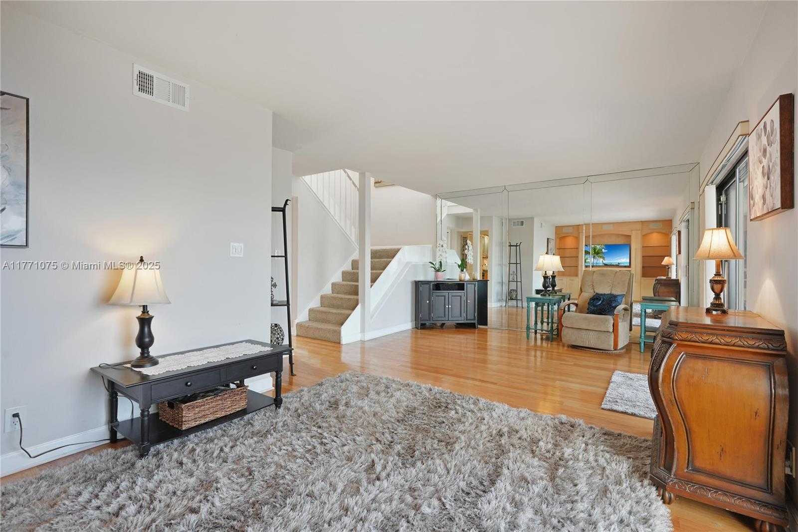 Small Image of 3092 BERMWOOD LN #238, Hollywood Number 14