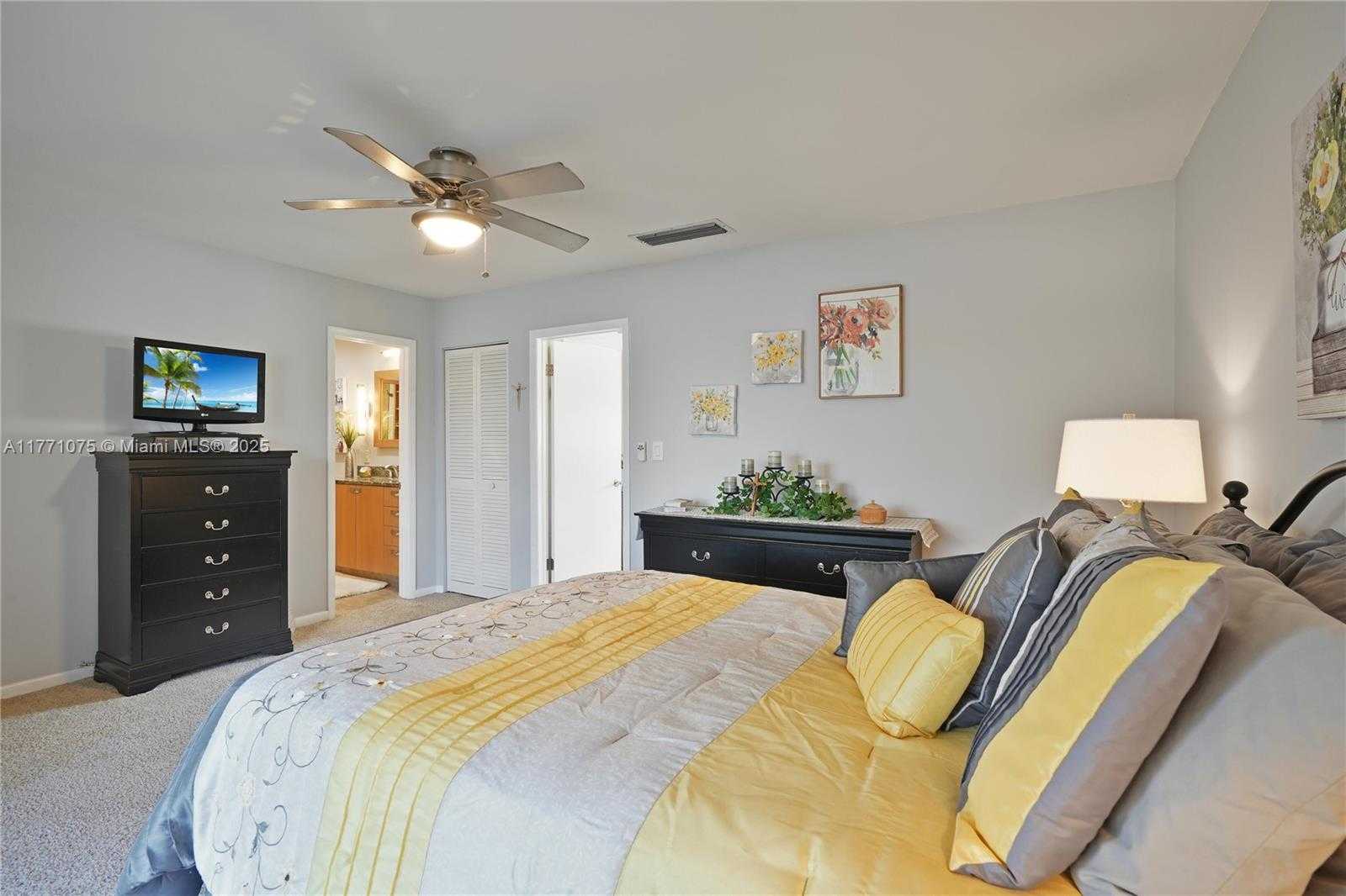 Small Image of 3092 BERMWOOD LN #238, Hollywood Number 16