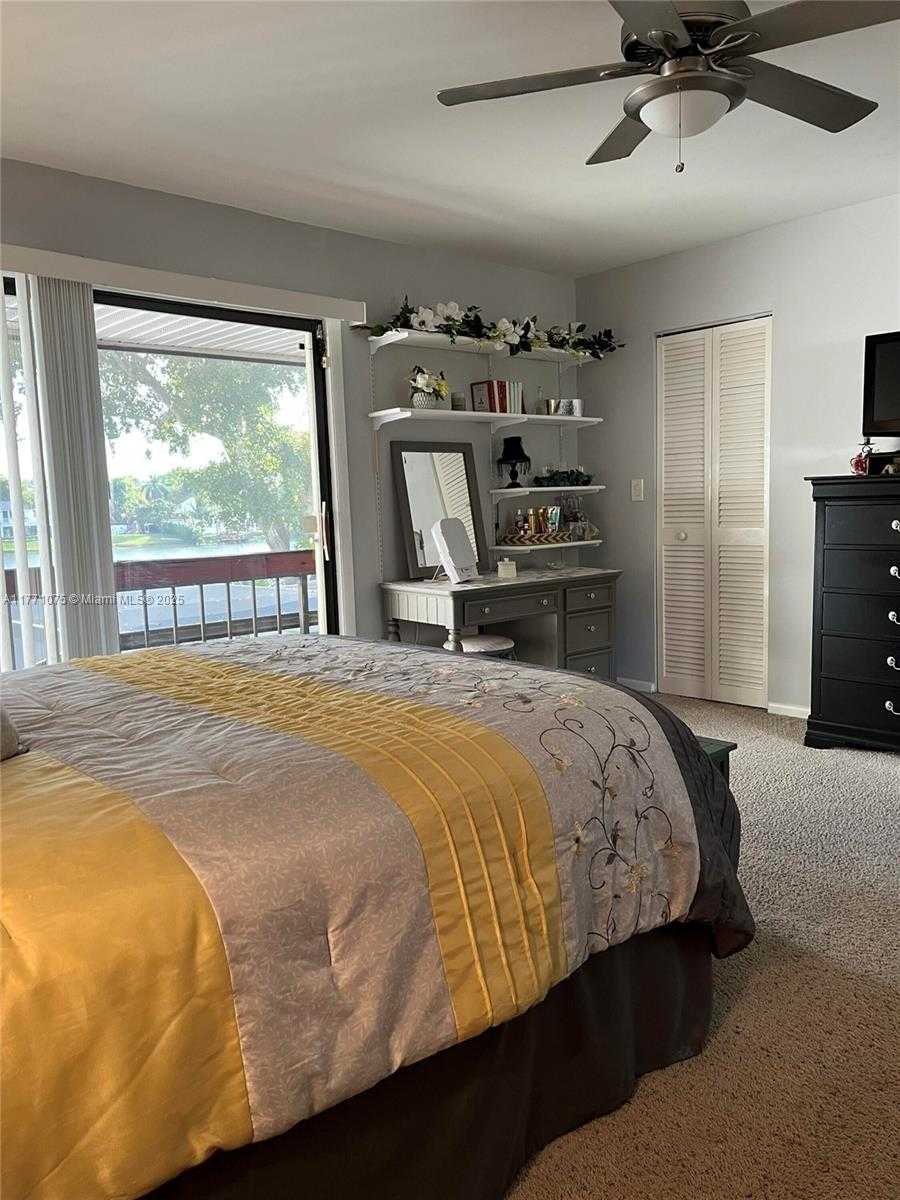 Small Image of 3092 BERMWOOD LN #238, Hollywood Number 18