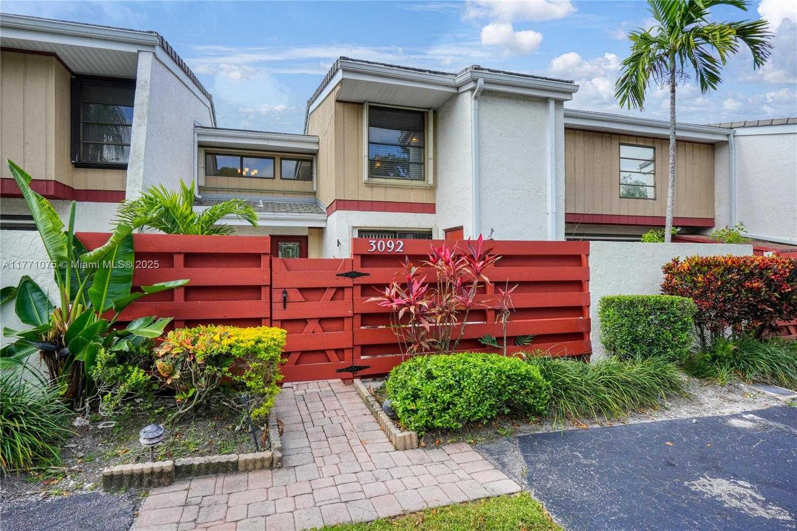 Small Image of 3092 BERMWOOD LN #238, Hollywood Number 2
