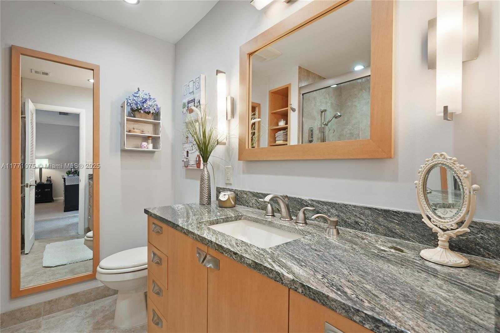 Small Image of 3092 BERMWOOD LN #238, Hollywood Number 20