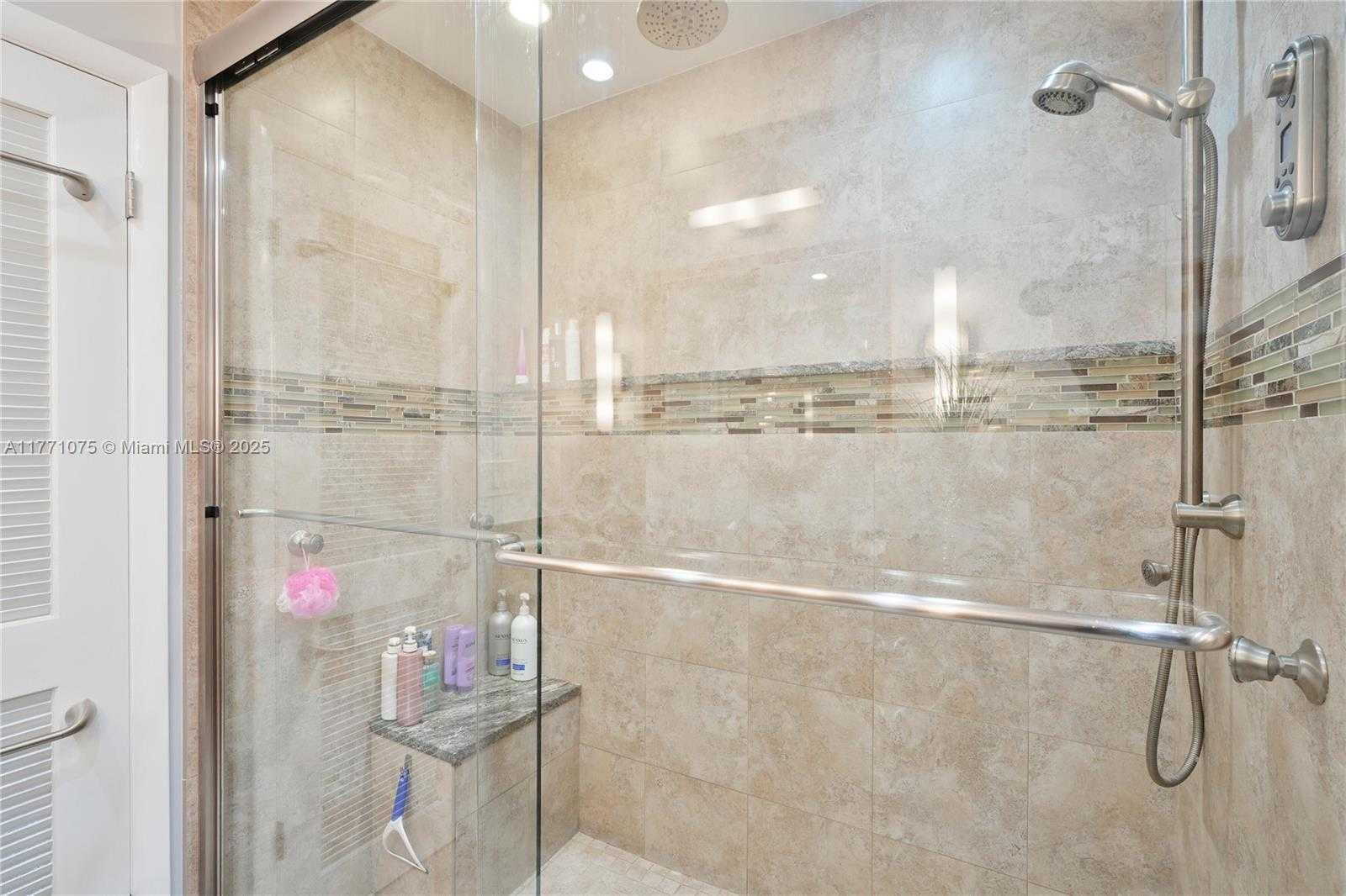 Small Image of 3092 BERMWOOD LN #238, Hollywood Number 21