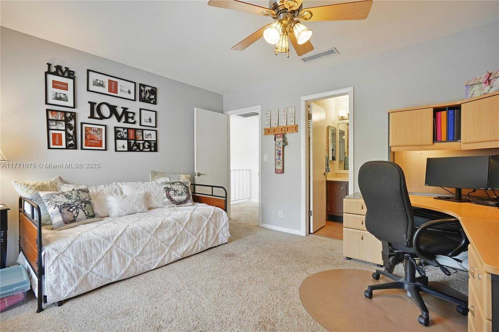 Small Image of 3092 BERMWOOD LN #238, Hollywood Number 24