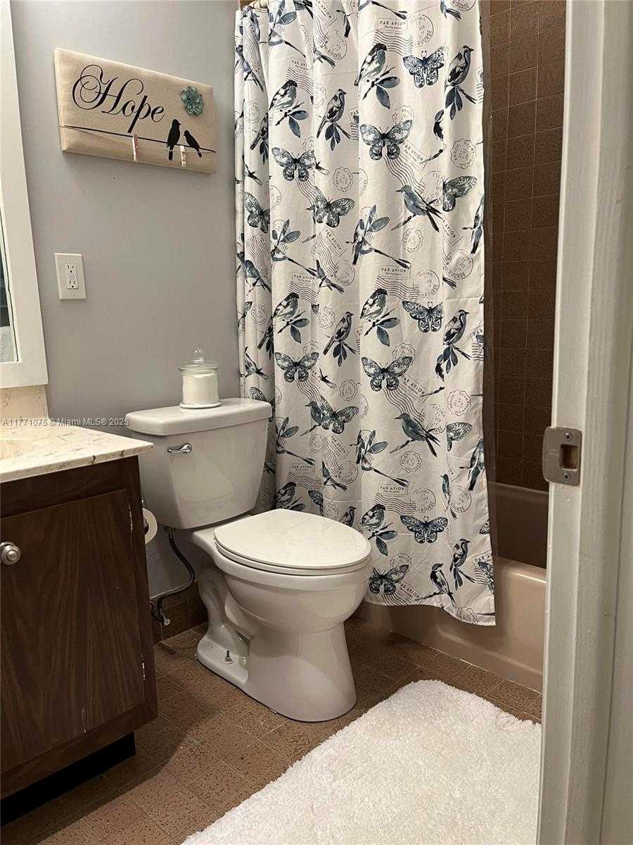 Small Image of 3092 BERMWOOD LN #238, Hollywood Number 25