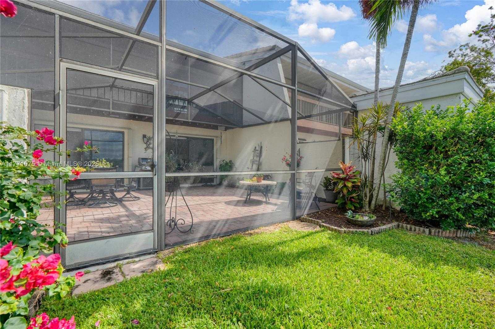Small Image of 3092 BERMWOOD LN #238, Hollywood Number 28