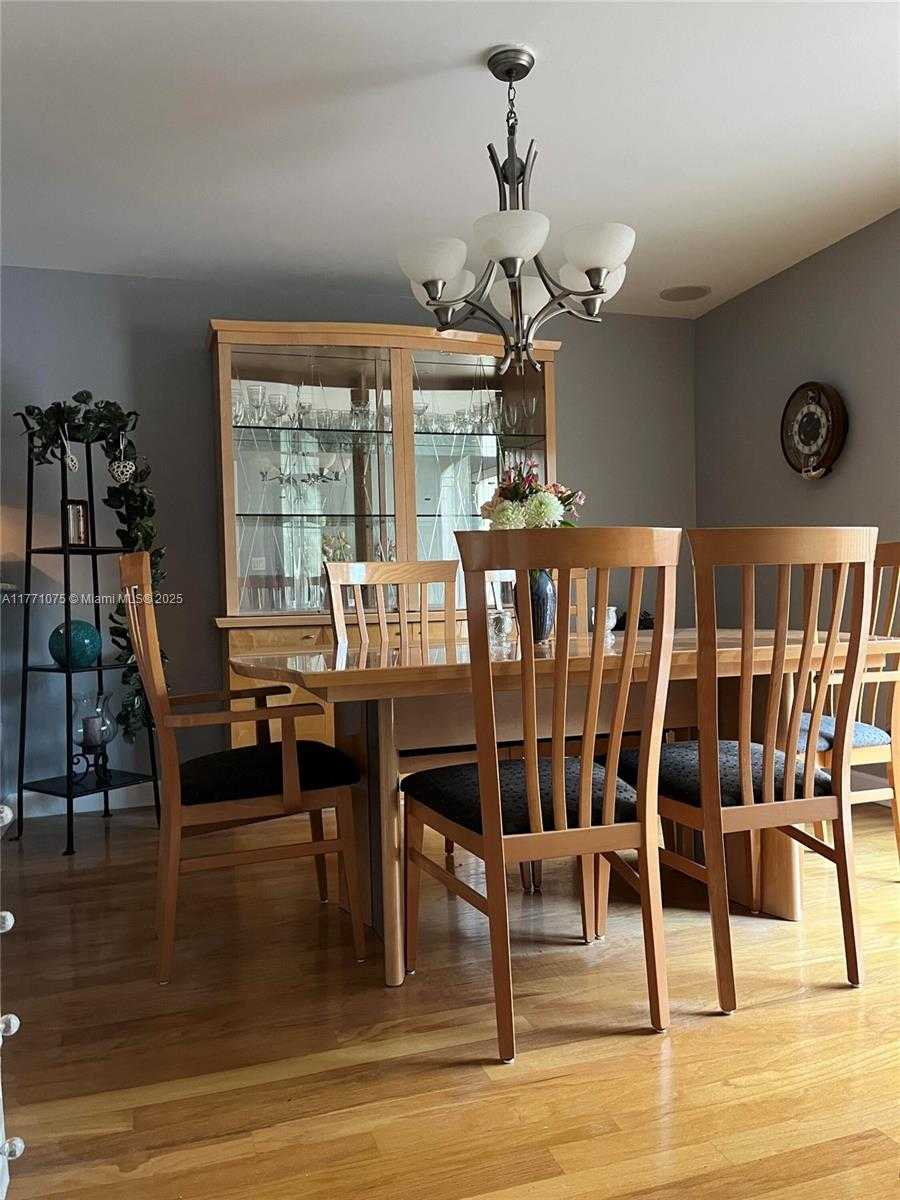 Small Image of 3092 BERMWOOD LN #238, Hollywood Number 4