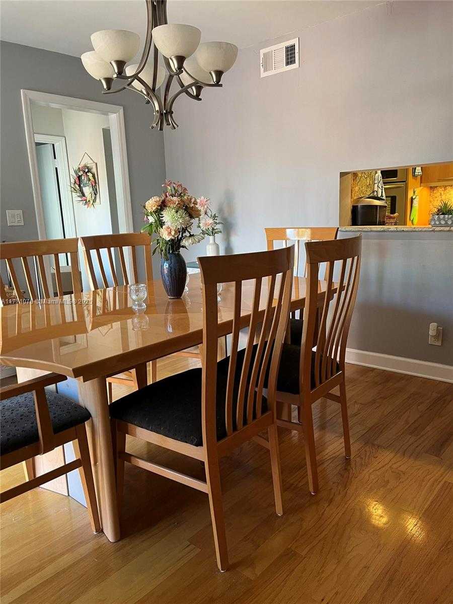Small Image of 3092 BERMWOOD LN #238, Hollywood Number 5