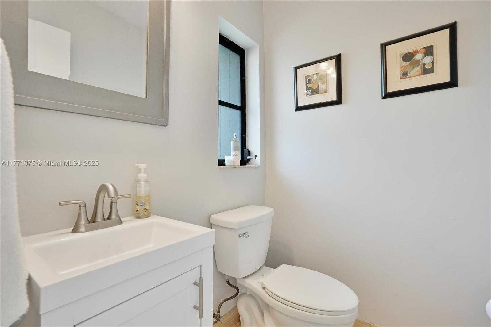 Small Image of 3092 BERMWOOD LN #238, Hollywood Number 8